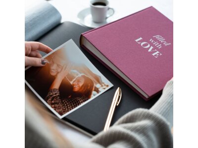 Svatební album s černými stranami