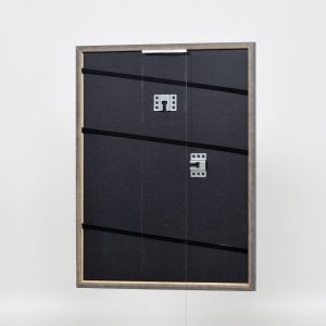 Efekt rama z litego drewna profil 25 orzech brąz 14,8x21 cm szkło muzealne