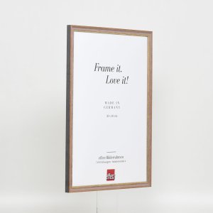 Efekt rama z litego drewna profil 25 orzech brąz 14,8x21 cm szkło muzealne