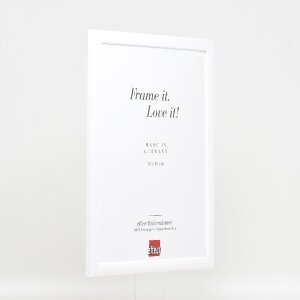 Ramka na zdjęcia z drewna Profil 43, biała, wysoka błyszczącość, z szkłem muzealnym 7x10 cm