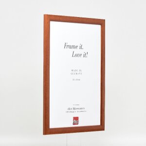 Ramka na zdjęcia z drewna Profil 43, brązowa, 50x70 cm – muzealne szkło i naturalny furkier