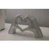 Rzeźba Lover Silver Polyresin srebrna 25x7.5x13.5 cm dłonie kształt serca dekoracyjna