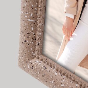 Ramka na zdjęcia ZEP Pollock – brązowa, wzór terrazzo, 15x20 cm