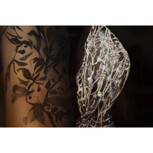 Obraz na ścianę Persian – portret kobiety w ramie, lakierowane płótno 62x92cm