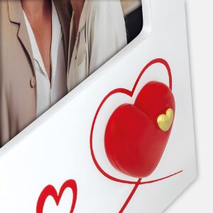 Ramka na zdjęcia Roberta 10×15 cm – biała drewniana z sercami i podstawką