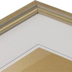 Rama drewniana 30x40 Artos - złota